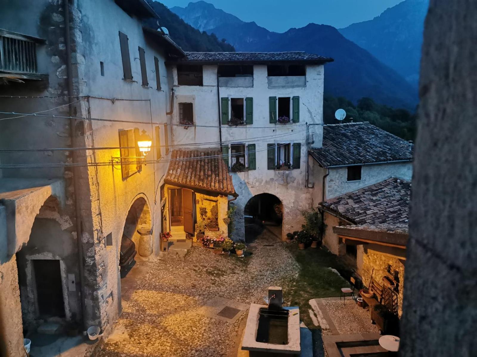 A Casa Di Gianni E Mari Vestone Exterior foto